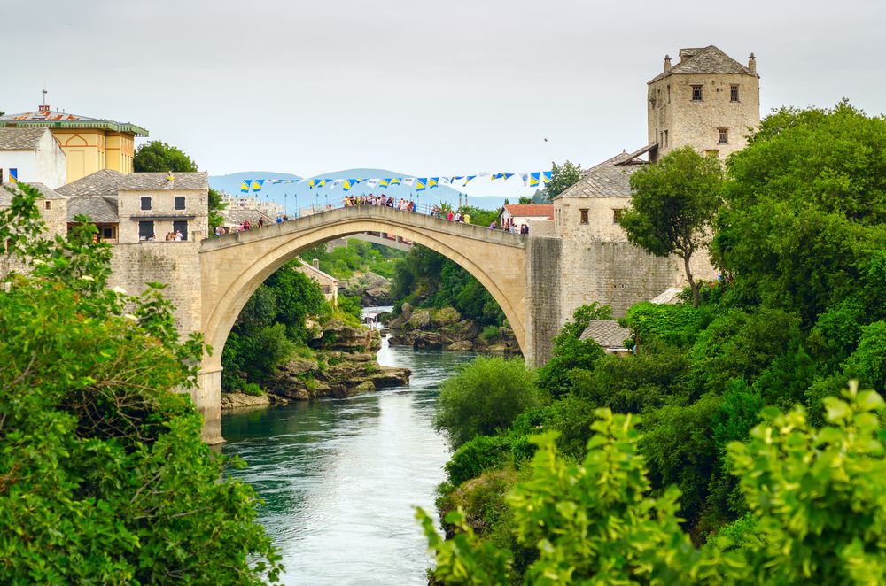 The Old Bridge_shutterstock_306378833_resultado
