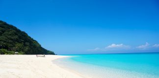 Boracay reabriu limpa e com regras mas o lixo já voltou