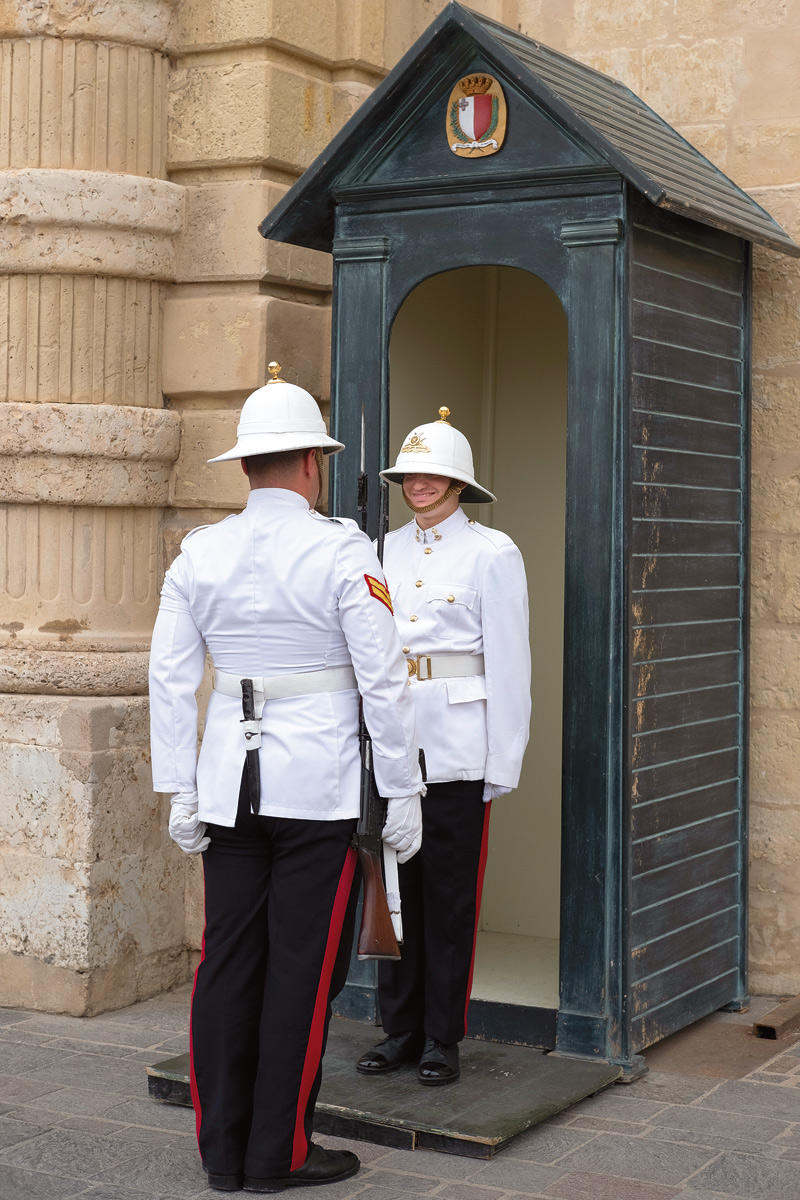 32102273_BINARY_DSF7773