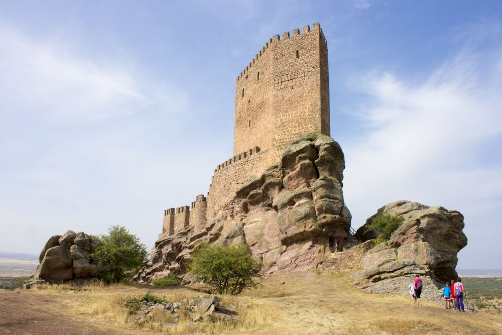 Zafra Castle, Campillo de Duenas_gameofthrones_shutterstock_478937281_resultado