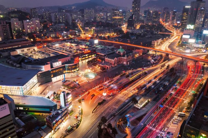 Comboio sul-coreano entra pela primeira vez na Coreia do Norte ao fim de uma década