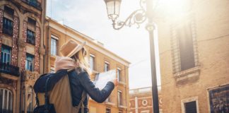 Estudo revela que mais de metade dos millennials prefere viajar a ter sexo