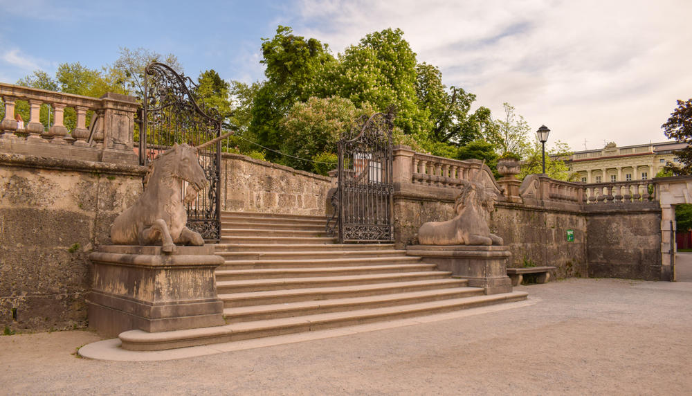 shutterstock_1100333402