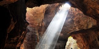Descoberta a mais antiga pintura rupestre numa caverna na Indonésia