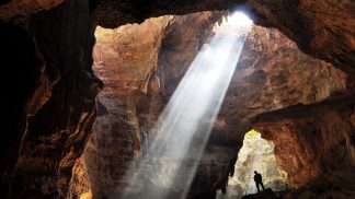Descoberta a mais antiga pintura rupestre numa caverna na Indonésia