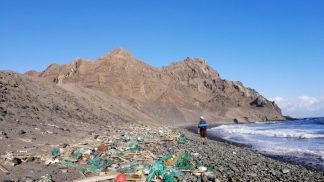 Cabo Verde: ilha deserta foi invadida por plásticos de pelo menos 25 países