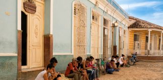 Cuba vai disponibilizar acesso total à Internet nos telemóveis