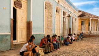 Cuba vai disponibilizar acesso total à Internet nos telemóveis