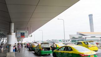 Taxista tailandês devolve mais de 8 mil euros a turista que os perdeu