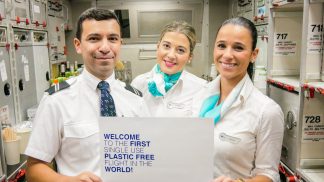 Companhia aérea portuguesa é a primeira do mundo a voar sem objetos de plástico