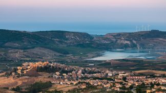 Esta pequena localidade italiana tem casas à venda apenas por 1 euro