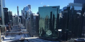 Frio extremo cobre rio de Chicago com um incrível manto de gelo: veja o vídeo