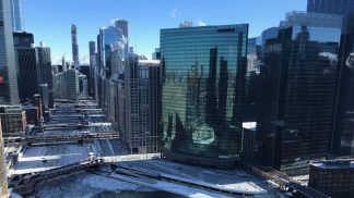 Frio extremo cobre rio de Chicago com um incrível manto de gelo: veja o vídeo