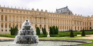 Palácio de Versalhes recebe pela primeira vez espetáculo de música eletrónica