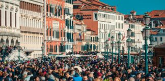 Estes destinos estão a ser destruídos pelos turistas