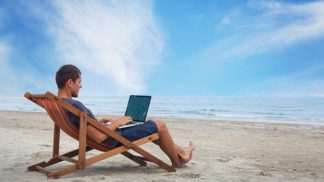 Emprego de sonho: milionário procura assistente que queira viajar com ele