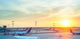 Paquistão reabre espaço aéreo e retoma ligações ferroviárias com a Índia