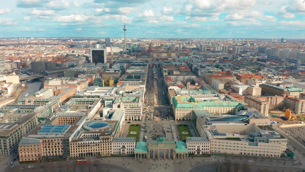 The Brandenburg Gate shutterstock_1351449803_resultado