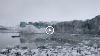 Colapso de glaciar na Islândia obriga turistas a fugir - o momento já é viral