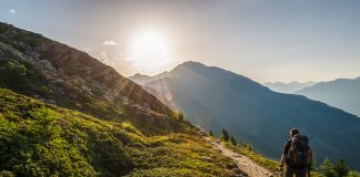 Esta é a razão por que deve viajar pelo mundo de mochila às costas