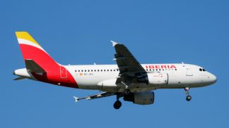 Iberia vai retomar ligações de Madrid para Faro e Funchal no verão