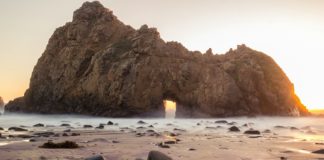 Estas são 9 das praias mais coloridas no mundo - veja as fotos