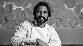 José Avillez: «Quando viajamos tanto, também queremos ficar mais em casa» José Avillez: «Quando viajamos tanto, também queremos ficar mais em casa»