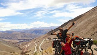 Aventura em família: um casal, dois filhos e quatro bicicletas Aventura em família: um casal, dois filhos e quatro bicicletas