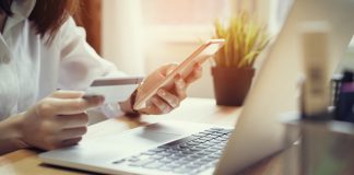 5 erros que comete a reservar um voo - e que podem custar-lhe muito