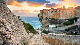 8 destinos no Mediterrâneo para aproveitar os últimos dias de férias