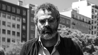 Gonçalo M. Tavares: «A ideia de viagem turística é algo que não me agrada nada, não me lembro de fazer» Gonçalo M. Tavares: «A ideia de viagem turística é algo que não me agrada nada, não me lembro de fazer»