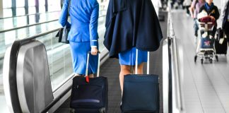 11 objetos que os comissários de bordo levam sempre quando viajam