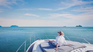 Neste trabalho receberá mais de 2 mil euros por mês para esquiar e andar de iate pelo mundo