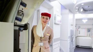 Emirates volta a recrutar em Portugal: oferece casa e salário isento de impostos