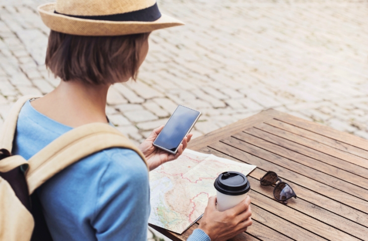 Dicas importantes para uma mulher viajar sozinha em segurança