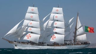 Gostava de dar a volta ao mundo num antigo veleiro? Agora já pode