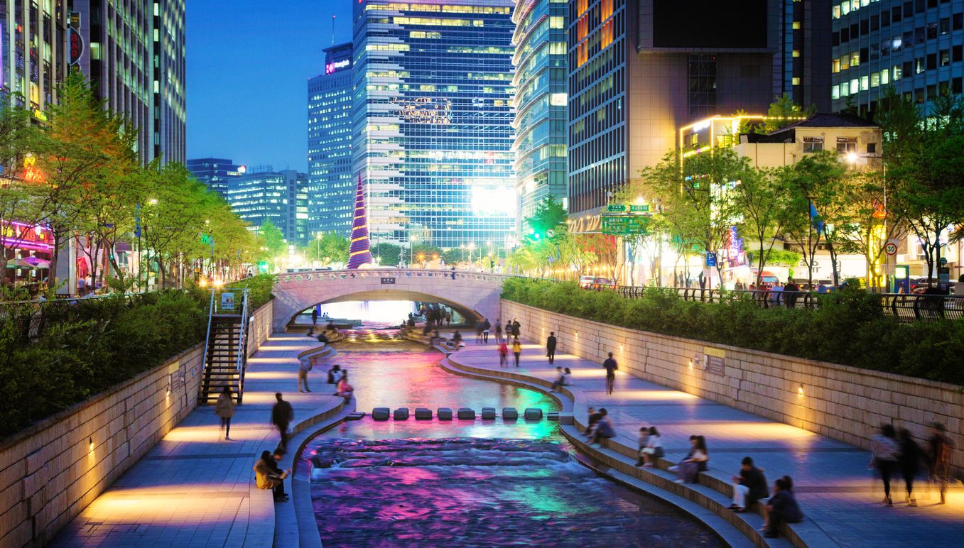 Seoul Cheonggyechon stream park and bridge at night