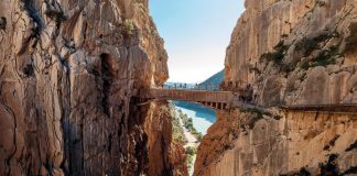 Espanha: viagem pela escaldante Costa do Sol - e um regresso ao «Verão Azul»