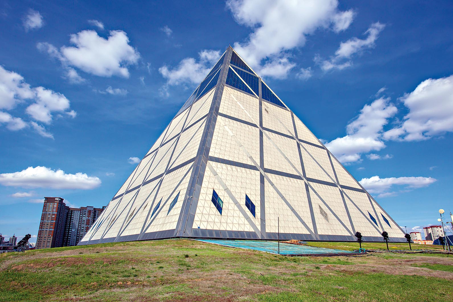 Palace of Peace and Reconciliation, Piramyd