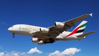 Emirates foi primeira companhia a realizar testes rápidos de Covid-19 antes do voo