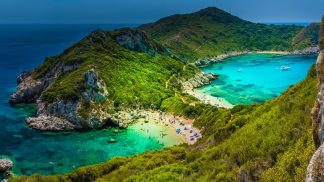 Estes são os 10 destinos mais seguros da Europa no verão pós-Covid - e três são portugueses