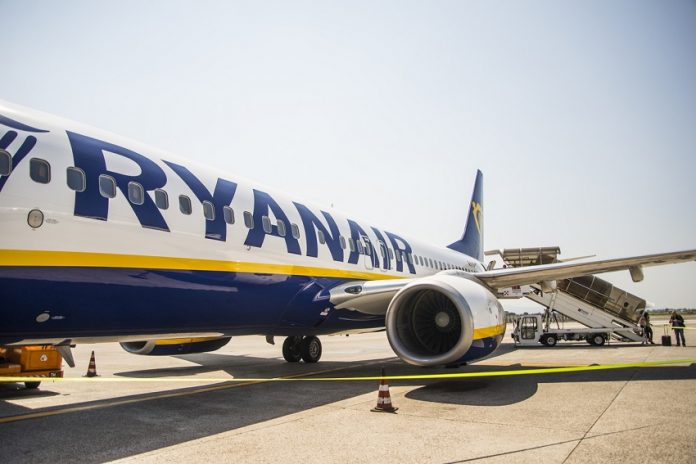 Ryanair lança promoção com voos a partir de 5 euros Ryanair lança promoção com voos a partir de 5 euros