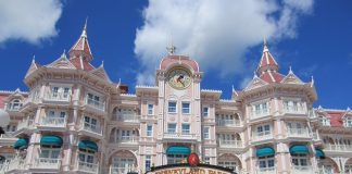 Disneyland Paris reabre portas esta quarta-feira