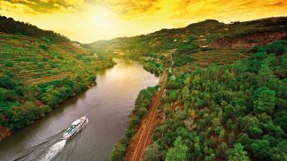 Portugal vs mundo: 11 contra 11 e no fim ganha Portugal 11 locais incríveis em Portugal para visitar este ano - leia na Volta ao Mundo de julho