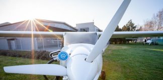 Primeiro avião elétrico certificado começa a voar na Suíça