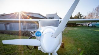 Primeiro avião elétrico certificado começa a voar na Suíça