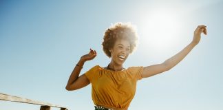 Sugestões de looks práticos e versáteis para as férias de verão