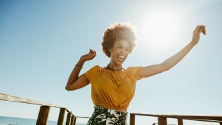 Sugestões de looks práticos e versáteis para as férias de verão