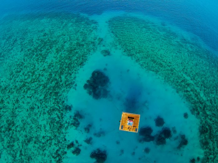 Já imaginou dormir num quarto debaixo de água?