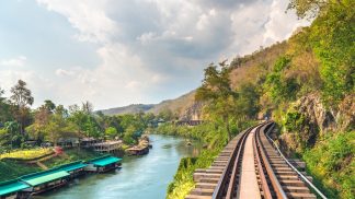 Tailândia prolonga estado de emergência até ao final deste mês